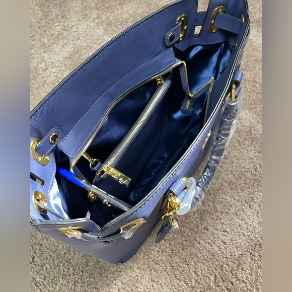 JOY MANGANO CHRISTIE COLLECTION LEATHER SATCHEL W ZIP COMPARTMENT AND WRISTLET. - Picture 5 of 10